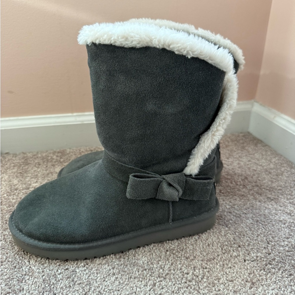 Cozy Gray Suede Boots with Bow